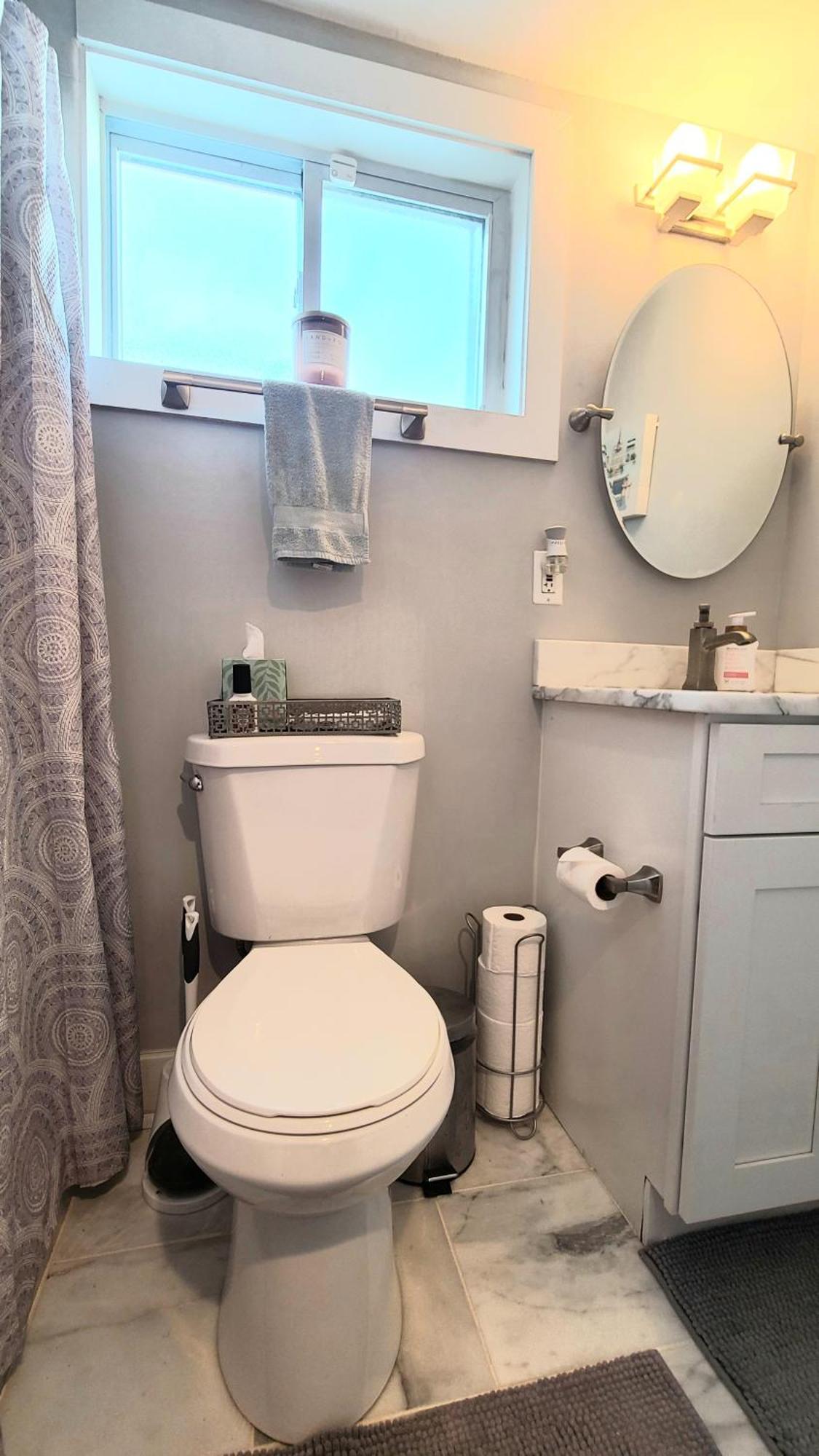 Beautiful Basement Suite & Outdoor Oasis ワシントン エクステリア 写真